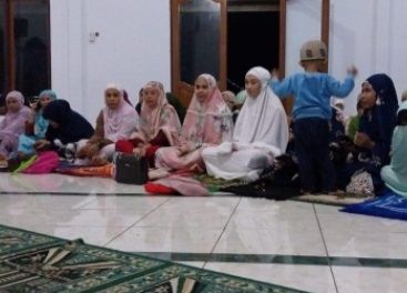 Safari Ramadan KNPI Bolmong yang digelar di Masjid An’Nur Desa Mopuya Utara Satu, Kecamatan Dumoga Utara. (Foto:Istimewa)