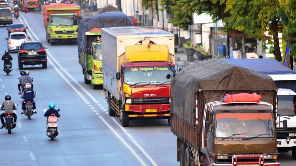 Pemerintah sepakat untuk menambahkan waktu pengaturan pembatasan angkutan barang di tol dan non-tol hingga Jumat, 28 April 2023 pukul 24.00 WIB. 