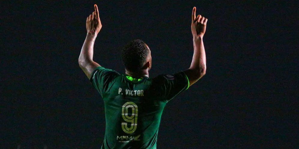 Paulo Victor akan kembali membela Persebaya di Liga 1 2023/2024