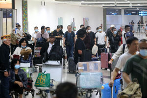 Arus Balik2 Bandara Soetta - Panji 1.jpg