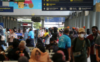 Suasana di Stasiun Pasar Senen saat perkiraan  puncak arus balik lebaran 2023, Minggu 30 April 2023. Foto : Panji Asmoro/TrenAsia