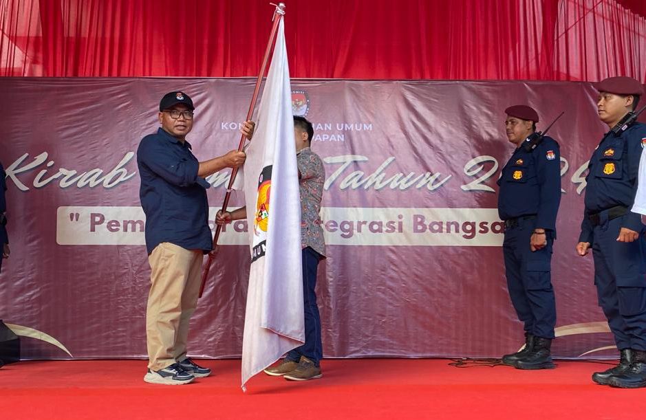 Terima Bendera Kirab Pemilu dari Kabupaten Paser, KPU Balikpapan Akan Sosialisasikan ke Kecamatan