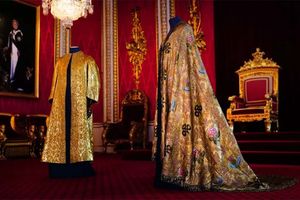 jubah raja charles.jpg