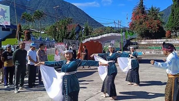 Disponsori Agustinus Sarifin, Pembukaan Turnamen Bola Voli di Ruteng, Manggarai Berlangsung Meriah