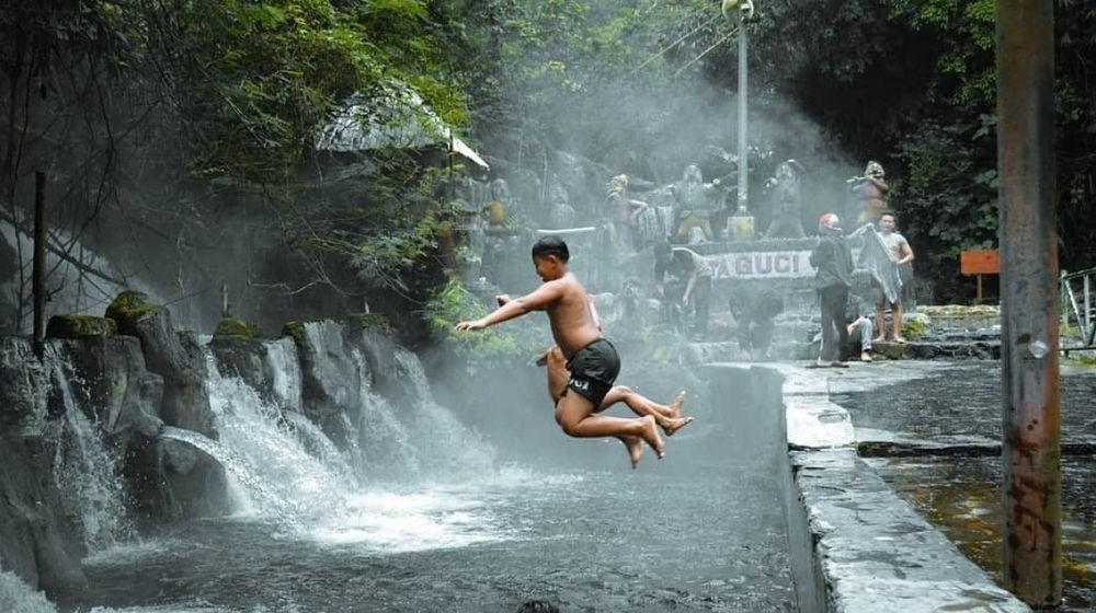 large-pemandian-air-panas-guci-tegal-pemandian-air-panas-umum-alami-dari-kaki-gunung-slamet.jpg