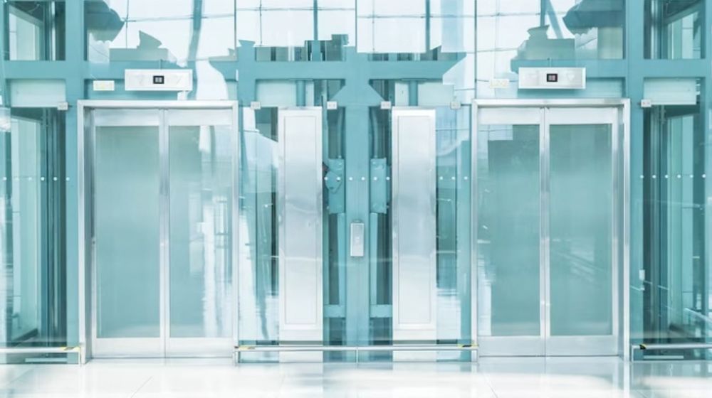 Tidak Sepenuhnya Berbahaya, Ini Fungsi Lift Dua Pintu