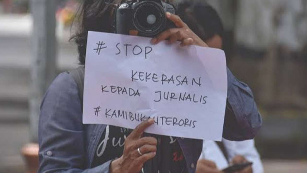 Aksi menyambut World Press Freedom Day di Indonesia.