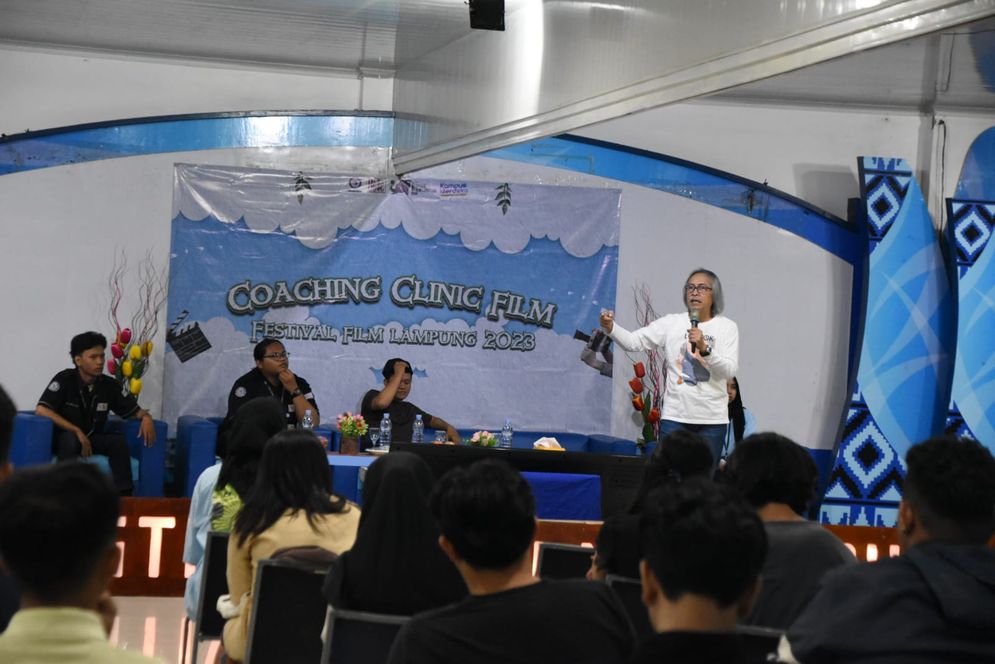 Angling Sagaran dan Sentot Sahid, Juri Nasional Festival Film Lampung (FFL) 2023 membagikan ilmunya dalam Coaching Clinic di Aula Rektorat Lantai III.