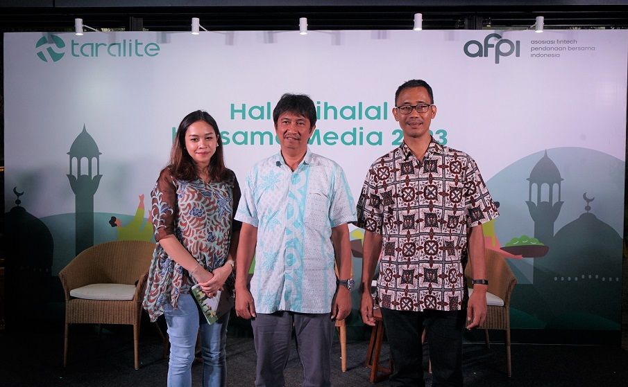 Direktur Bisnis Taralite Vanessa Prasetyo, Direktur Pengawasan Financial Tecnology OJK Tris Yulianta, dan Sekjen AFPI Sunu Widyatmoko dalam acara Halal Bihalal bersama media di Plataran Senayan, Jakarta, Jumat, 5 Mei 2023. 