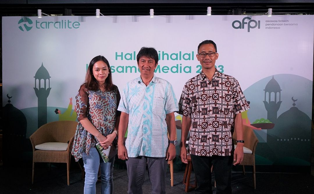 Direktur Bisnis Taralite Vanessa Prasetyo, Direktur Pengawasan Financial Tecnology OJK Tris Yulianta, dan Sekjen AFPI Sunu Widyatmoko dalam acara Halal Bihalal bersama media di Plataran Senayan, Jakarta, Jumat, 5 Mei 2023. 