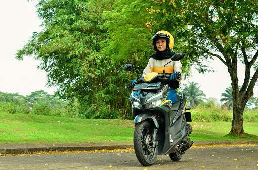 Ilustrasi sepeda motor yang menggunakan ban dari PT King Tire Indonesia (TYRE). 
