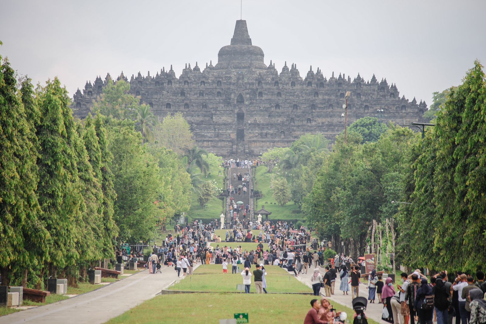 Gubernur Ganjar Targetkan 2024 Penataan Candi Borobudur Tuntas 