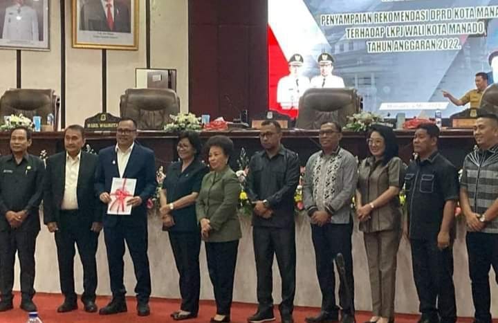 Rapat paripuran DPRD Kota Manado penyampaian rekomendasi LKPJ Wali Kota Manado tahun anggaran 2022. (Foto:Mike)