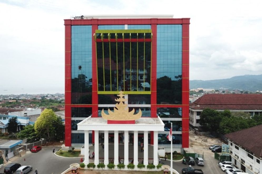 Wali Kota Bandar Lampung Eva Dwiana melakukan inspeksi mendadak (sidak) pada layanan administrasi dan kependudukan (adminduk) di Gedung SITAP Kota Bandar Lampung pada Senin, 8 Maret 2023.