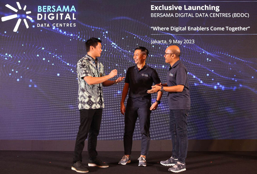 Director of Bersama Digital Infrastructure Asia (BDIA) Michael Soeryadjaya, President Director of BDDC Angelo Syailendra, dan President Commissionaire of BDDC Setyanto Hantoro dalam Exclusive Launching Bersama Digital Data Centres (BDDC) “Where Digital Enablers Come Together” di Jakarta, Selasa 9 Mei 2023. Foto : Panji Asmoro/TrenAsia
