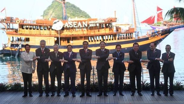 Para Pemimpin ASEAN Berfoto Bersama Sebelum Memulai KTT ke-42 di Labuan Bajo, Flores