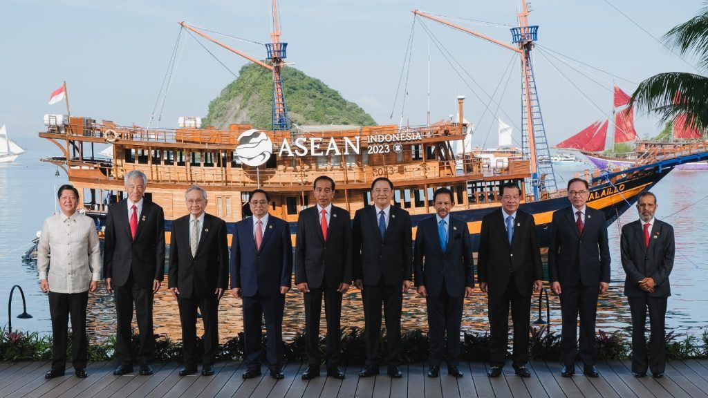Presiden Jokowi resmi membuka KTT ASEAN Ke-42 di Labuan Bajo.