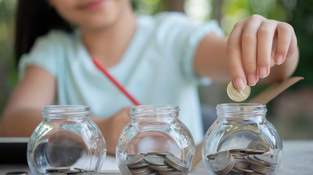 5 Cara Cerdas Mengajari Anak Mengelola Uang dengan Baik