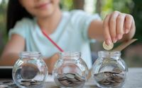5 Cara Cerdas Mengajari Anak Mengelola Uang dengan Baik