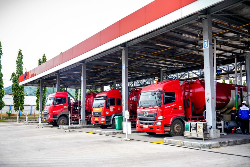 Pertamina Patra Niaga Regional Sumbagsel terus berkomitmen aktif dalam mendorong peningkatan ekonomi Pemerintah salah satu kontribusi nyata tersebut melalui Pajak Bahan bakar Kendaraan Bermotor (PBBKB).