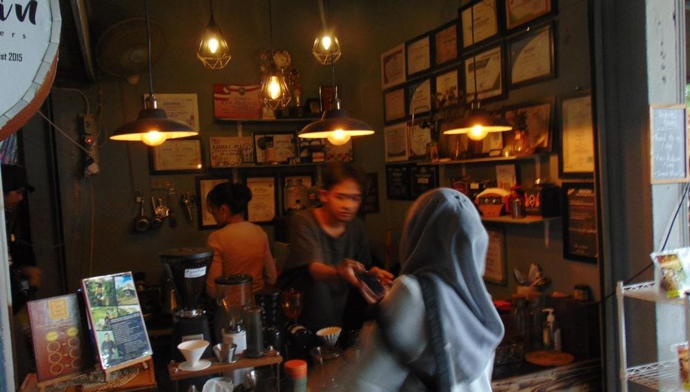 Agam Pisan Coffee Roasters Tawarkan Suasana Ngopi yang Beda, di Tengah Pasar 16 Ilir