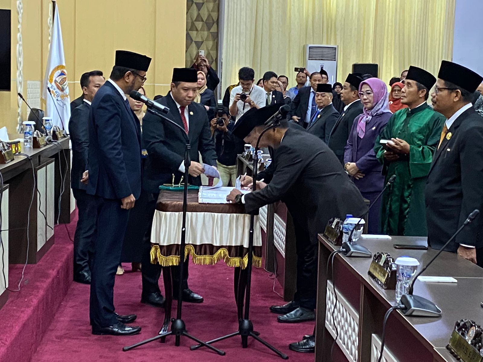 Slamet Iman Santoso dan Amin Hidayat Menjadi Anggota DPRD Balikpapan Sisa Periode 2019-2024 (foto:Niken ibukotakini.com)