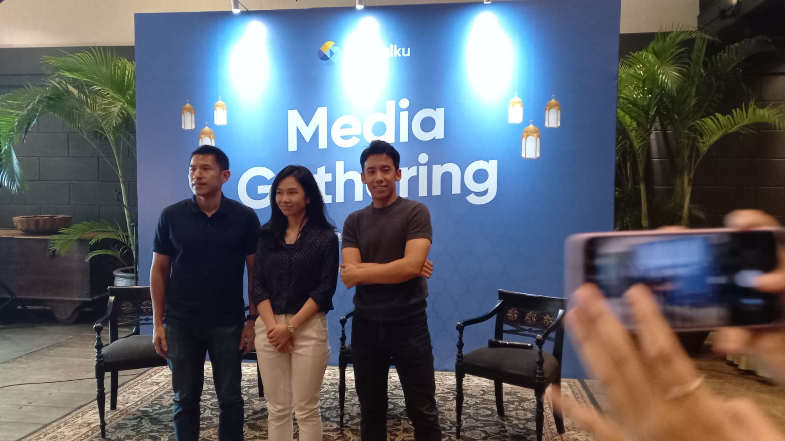 Country Head Modalku Arthur Adisusanto, Sustainability and ESG Lead Modalku Annette Aprilana, dan AVP Brand and Communications Modalku Errik Jaya Tirta dalam media gathering di Jakarta, Selasa, 16 Mei 2023. 