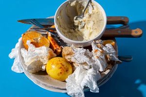 Cara menerapkan gaya frugal living untuk melawan inflasi: kurangi kebiasaan membuang makanan