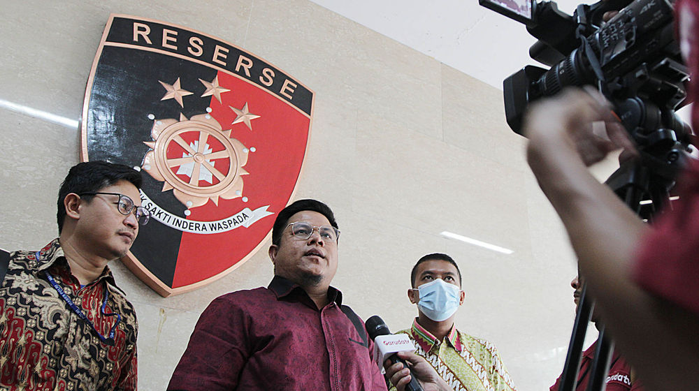 Kuasa Hukum OCBC Datangi Mabes - Panji 1.jpg