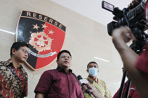 Kuasa Hukum OCBC Datangi Mabes - Panji 1.jpg