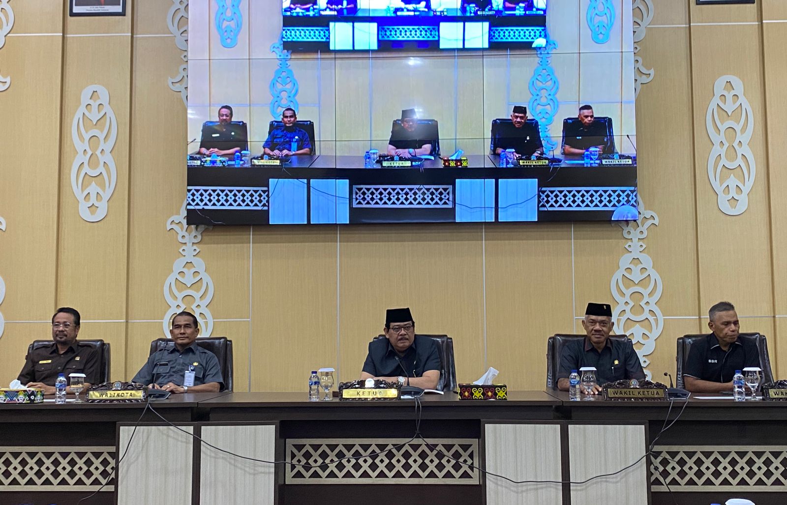 Dengarkan Pandangan Umum Fraksi dari LKPJ Wali Kota Balikpapan 2022, Sekdakot Sebut SILPA Jadi Salah Satu Catatan Penting (foto: Niken ibukotakini.com) 