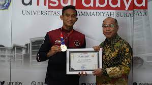 Rektor UM Surabaya Dr. dr. Sukadiono, M. M