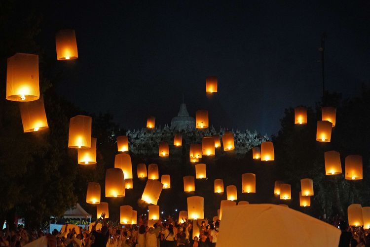 Festival Lampion Waisak 2022 di Candi Borobudur.