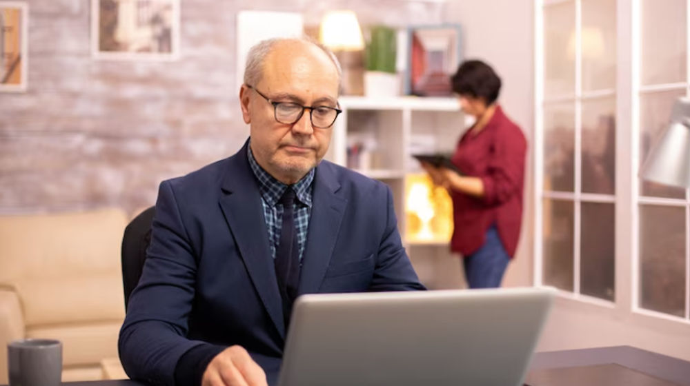 3 Cara Menghadapi Ageism di Tempat Kerja