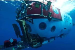 Kapal Selam Arkeologi China.jpg