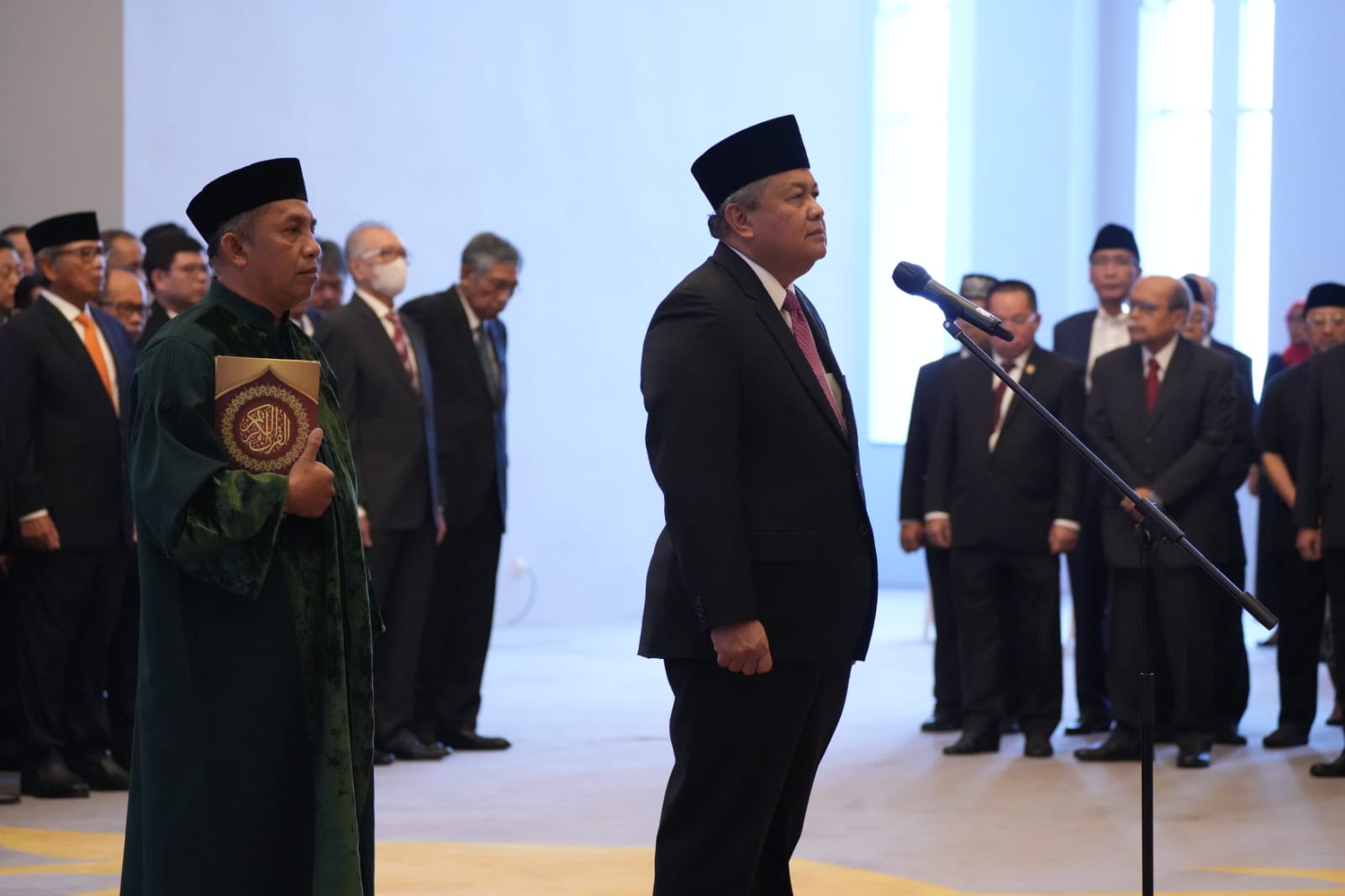 Perry Warjiyo resmi dilantik sebagai Gubernur Bank Indonesia (BI) untuk periode 2023-2028 pada Rabu, 24 Mei 2023. 