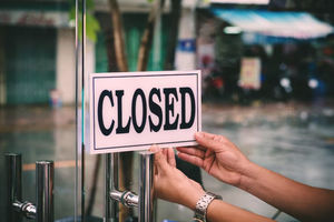 Tak Hanya Terjadi di Indonesia, Inilah 4 Toko Buku yang Menutup Gerainya, Ada Amazon!