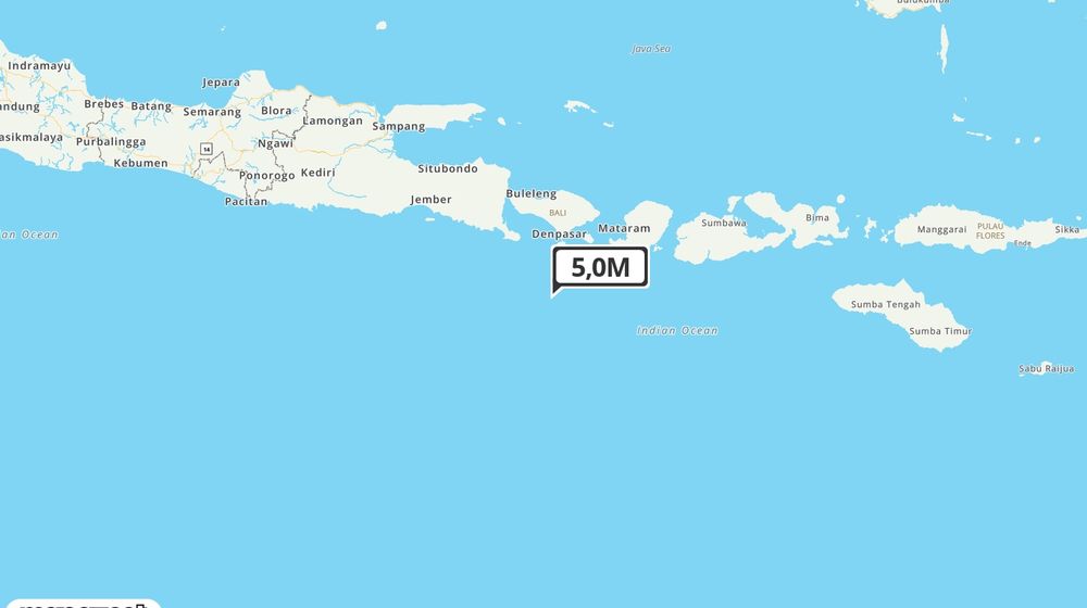 Pusat gempa berada di laut 98 km BaratDaya KUTA SELATAN