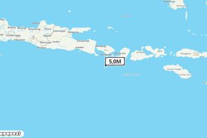 Pusat gempa berada di laut 98 km BaratDaya KUTA SELATAN