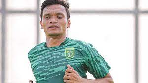 Ferdinand Sinaga sudah berlatih dengan kostum Persebaya