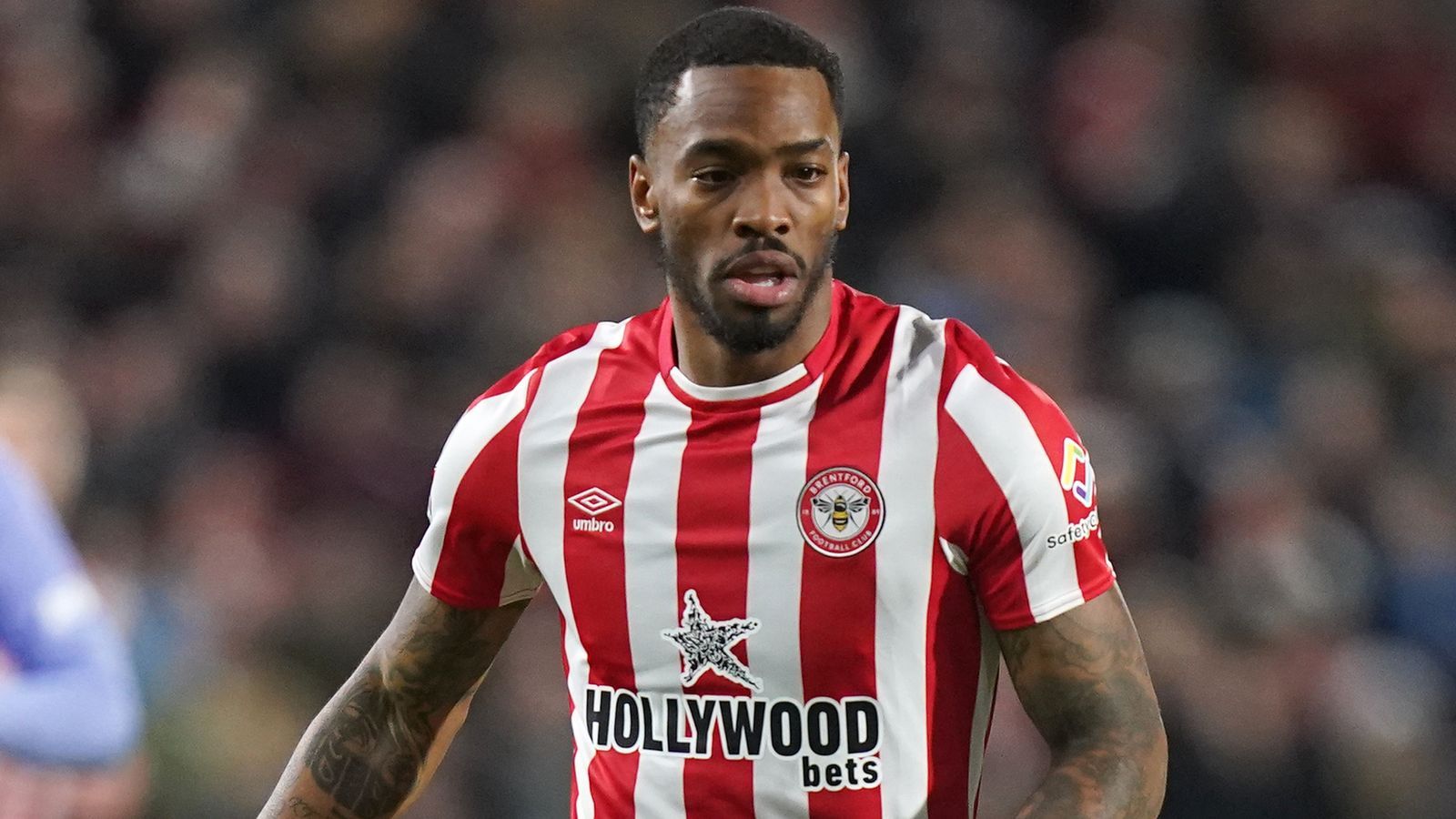 Striker Brentford Ivan Toney mendapatkan sanksi berat dari FA karena kedapatan berjudi untuk timnya sendiri (foto : Skysports)