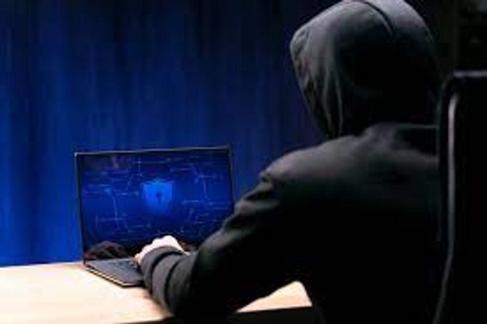 Aksi kejahatan berupa serangan siber marak terjadi dalam beberapa waktu terakhir. Pada praktiknya, lembaga keuangan seperti perbankan telah menjadi salah satu sasaran dari tindak kejahatan tersebut.