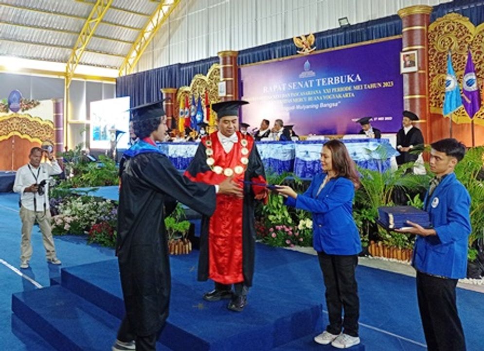 27052023-UMBY Wisuda.jpg