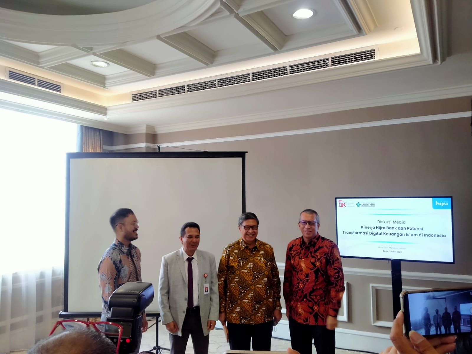 Konferensi pers Hijra Bank pada Senin, 29 Mei 2023 di Jakarta.
