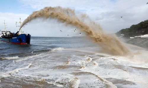 Ilustrasi penambangan pasir laut.