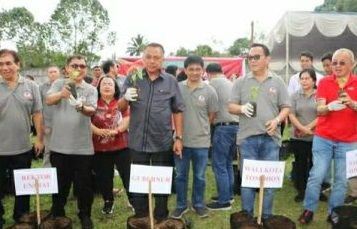 Kegiatan menanam yang digagas oleh Unsrat Manado. (Foto:Istimewa)