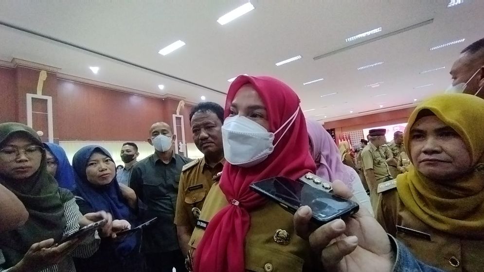 Walikota Bandarlampung resmi melantik 1.260 relawan sahabat perempuan dan anak (SAPA).