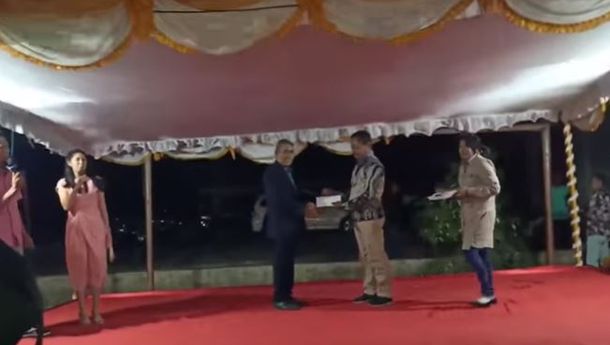 Gubah Lagu 'Santo Yoseph Pekerja' Sirilus Wali Terima Penghargaan Dari Paroki St Yoseph Pekerja, Penfui Kupang