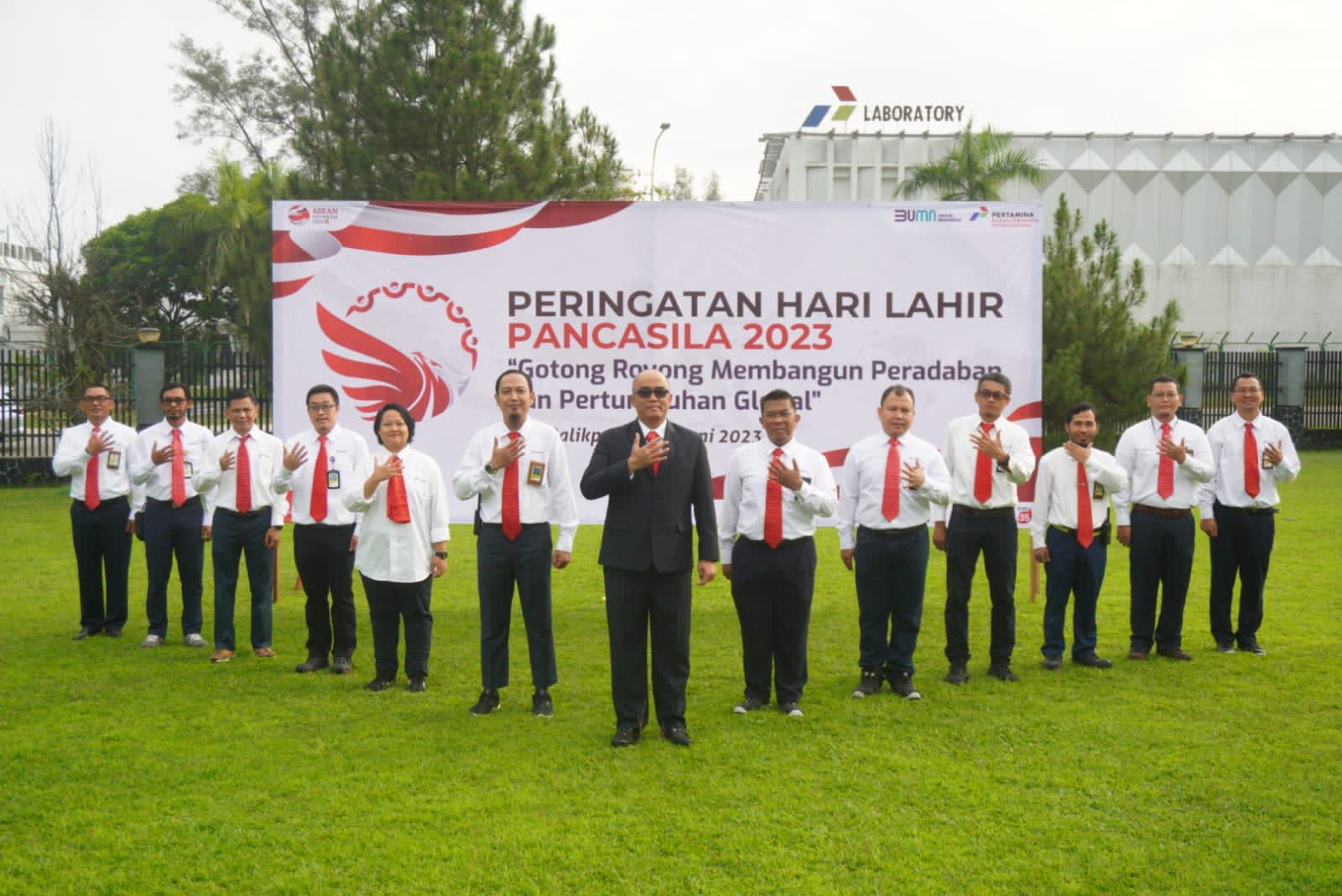 Pekerja Kilang Pertamina Unit Balikpapan Peringati Hari Lahir Pancasila, Kamis (1/6/2023)