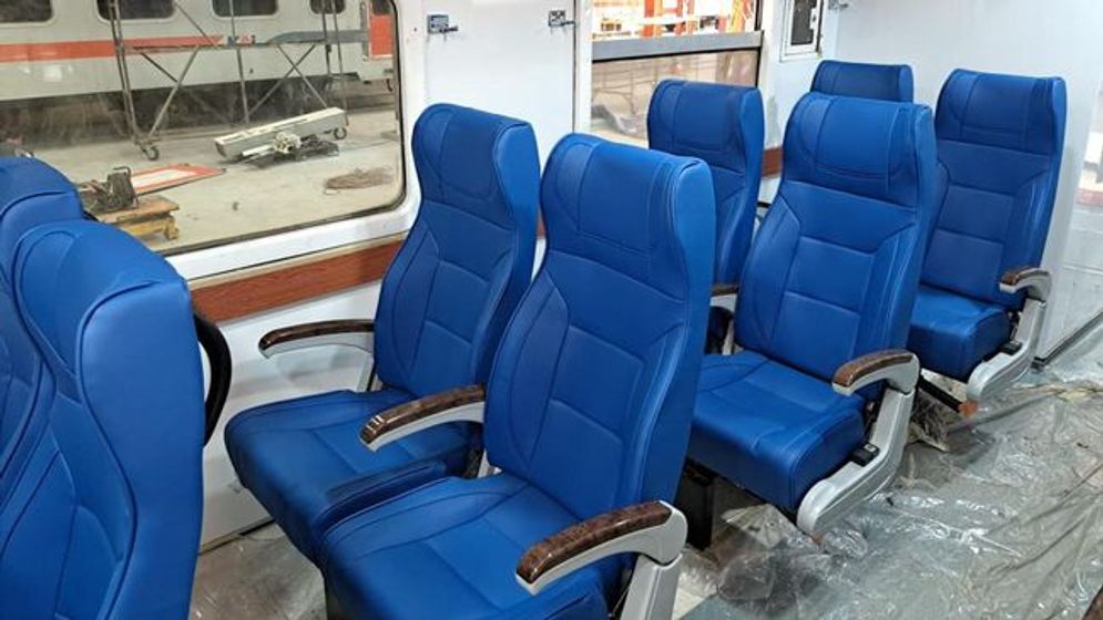 Viral di media sosial PT Kereta Api Indonesia (KAI) sedang modifikasi kursi untuk menggantikan gerbong kelas ekonomi.